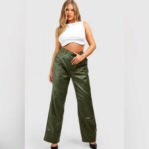 Women’s Pants (PLUS PU COATED DENIM STRAIGHT
LEG JEANS)